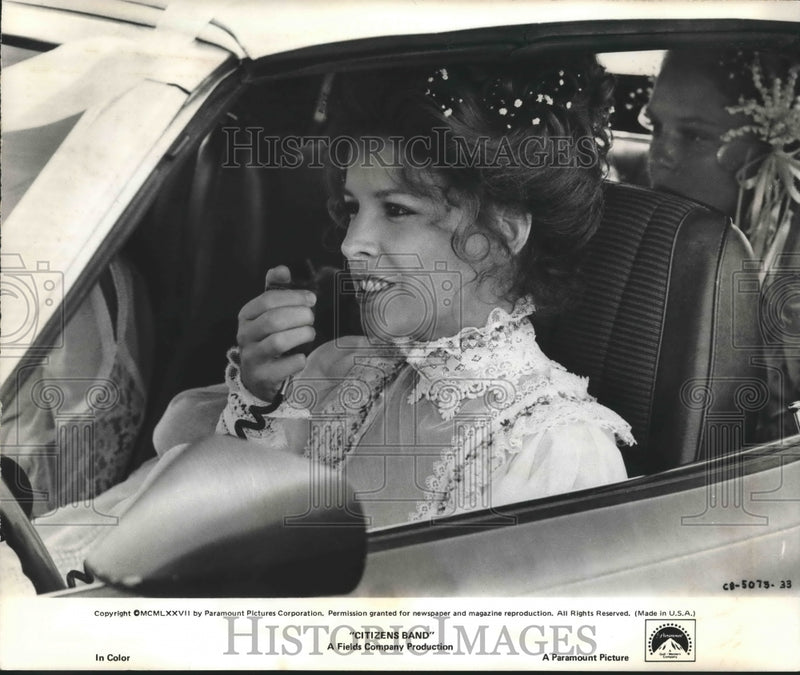 Load image into Gallery viewer, 1977 Press Photo Candy Clark in a scene from Citizens Band. - nop15436
