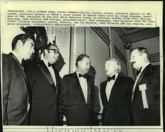 1971 Press Photo Charles Curran & Dr. Frank Staton chat at RTNDA's award dinner