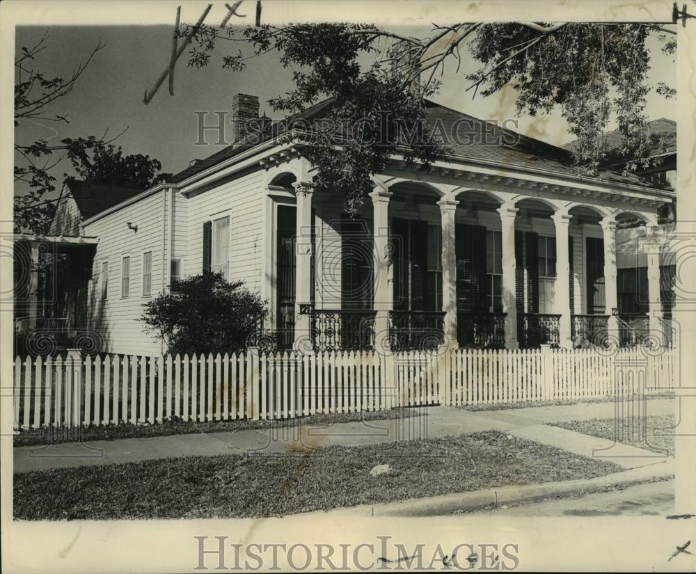 1965 Press Photo Residence at 1210 Peniston in a bid for state contract.