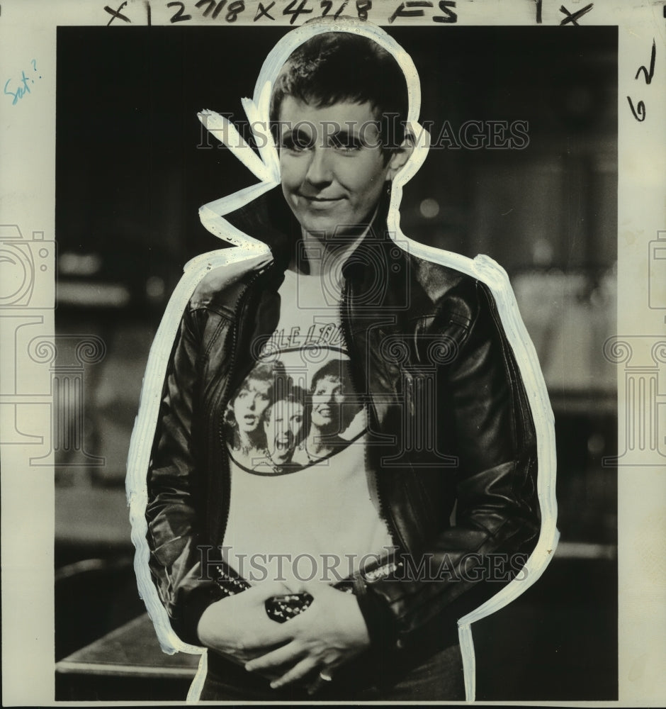 1977 Press Photo Dan Millham host of &quot;Rock Follies,&quot; featuring Julie Covington