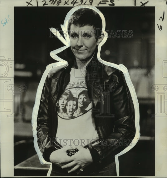 1977 Press Photo Dan Millham host of "Rock Follies," featuring Julie Covington