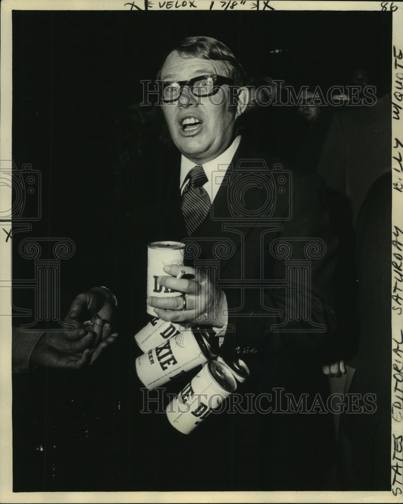 Load image into Gallery viewer, 1977 Press Photo Billy Carter, American farmer, businessman, and politician.
