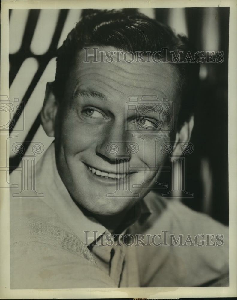 1953 Press Photo Wendell Corey performs on radio production "Kate Fennigate."