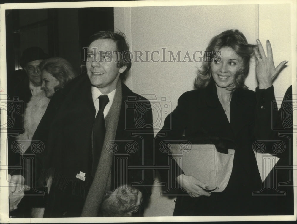 1977 Press Photo Tom Courtenay and wife, Cheryl, at Otherwise Engaged opening.