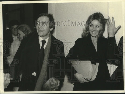1977 Press Photo Tom Courtenay and wife, Cheryl, at Otherwise Engaged opening.