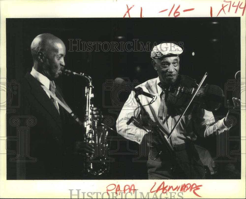 Press Photo Eddie &quot;Cleanhead&quot; Vinson and Papa John Creach performing together.- Historic Images