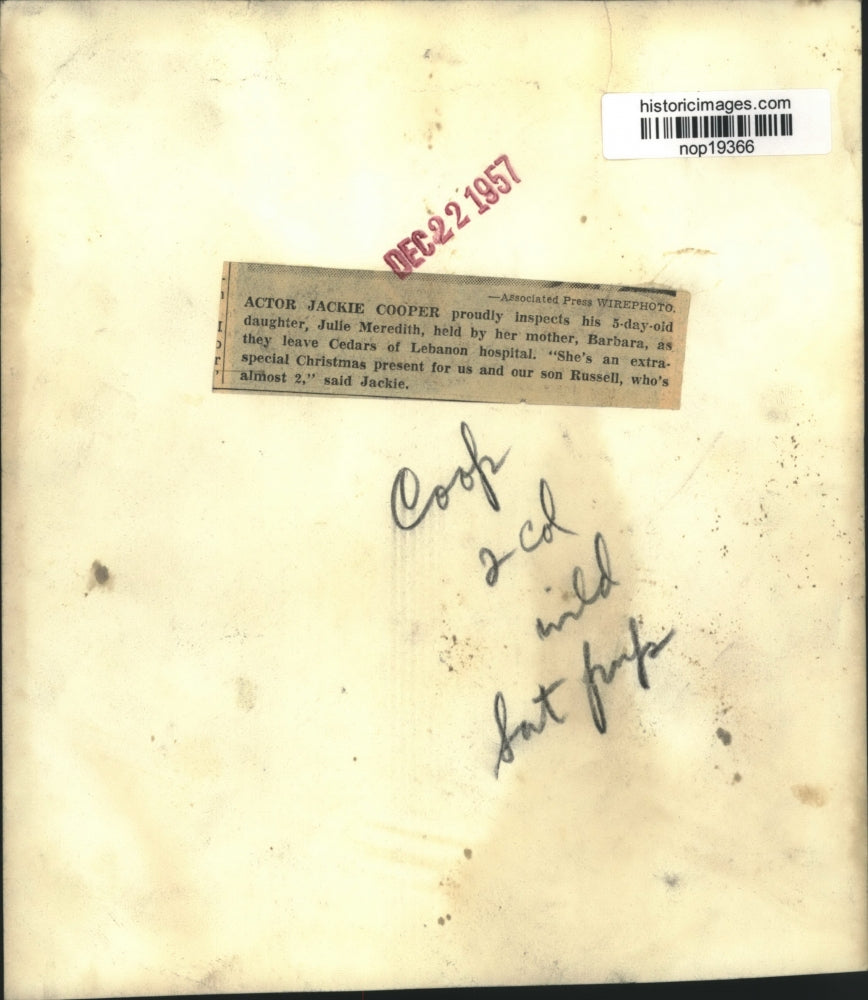 1957 Press Photo Jackie Cooper, daughter, Julie & wife, Barbara at hospital