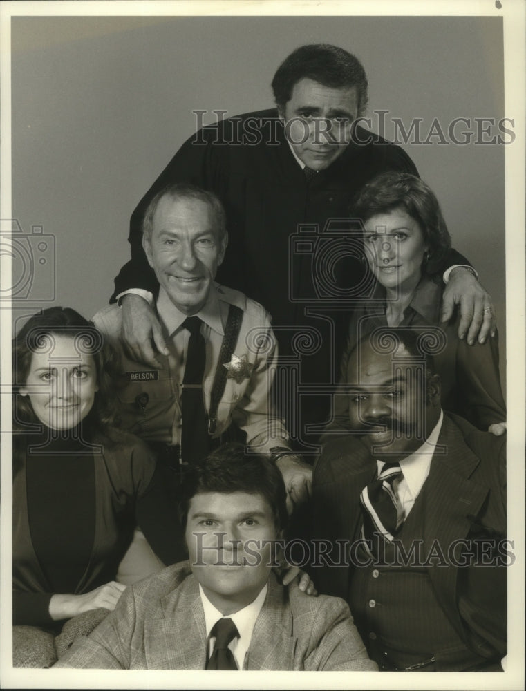 1976 Press Photo Michael Constantine, Fred Willard and cast of Sirota's Court.