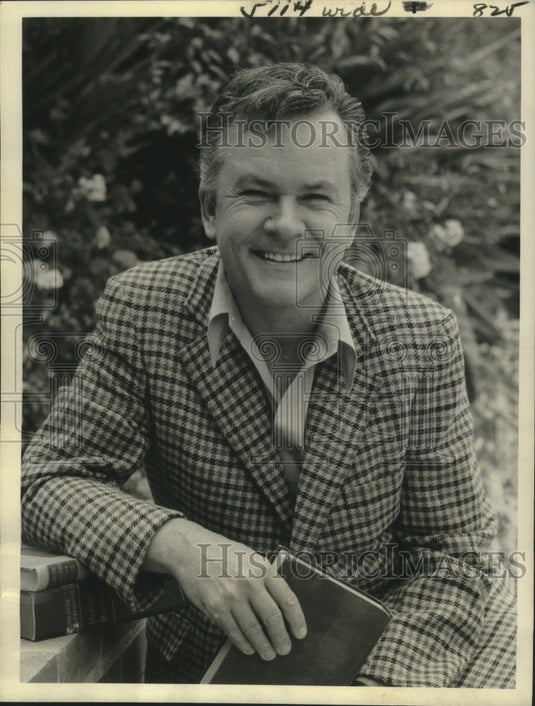 1975 Press Photo Bob Crane stars on The Bob Crane Show, on NBC. - nop19760