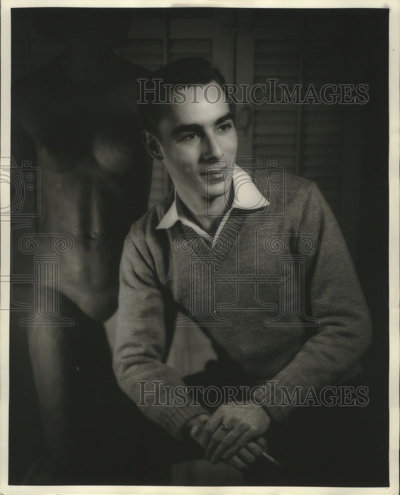 Load image into Gallery viewer, 1956 Press Photo Paul Cramer, sculptor - nop19930
