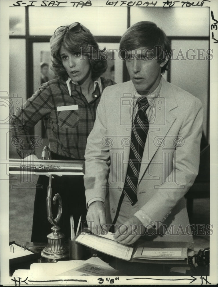 Load image into Gallery viewer, 1978 Press Photo Barbara Bosson &amp; Dennis Dugan in Richie Brockelman, Private Eye
