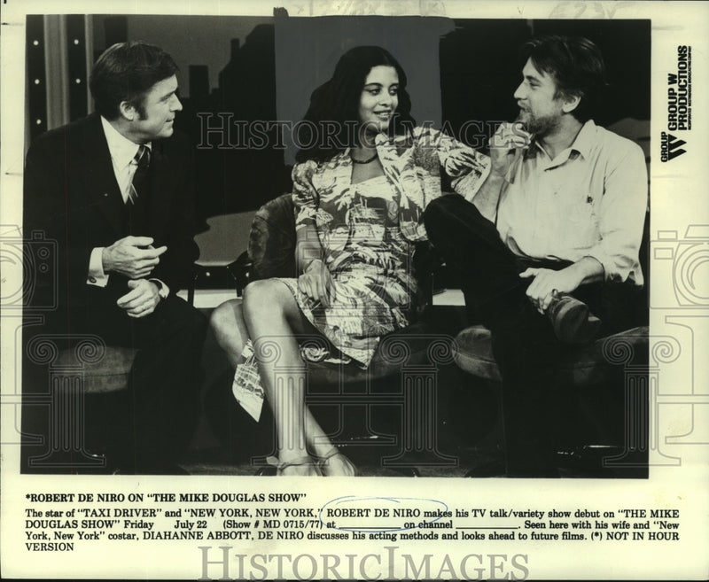 Load image into Gallery viewer, 1977 Press Photo Robert De Niro and Diahanne Abbott on The Mike Douglas Show.
