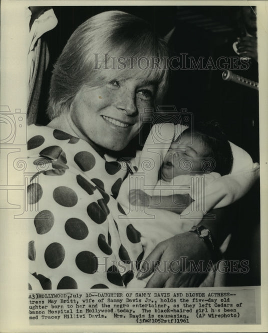 1961 Press Photo Actress May Britt with baby daughter, Tracey Hillivi Davis.