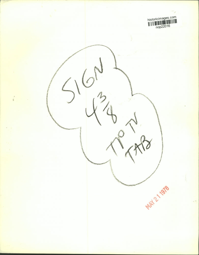 Load image into Gallery viewer, 1978 Press Photo Susan Davidoff performs on Sing A Sign, on PBS special.

