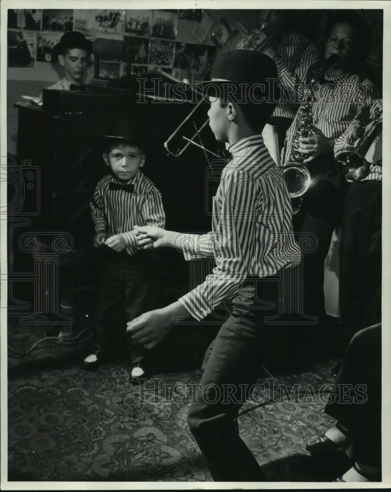 Load image into Gallery viewer, 1962 Press Photo Vocalist Wayne Wilson and little brother Cootsie in New Orleans
