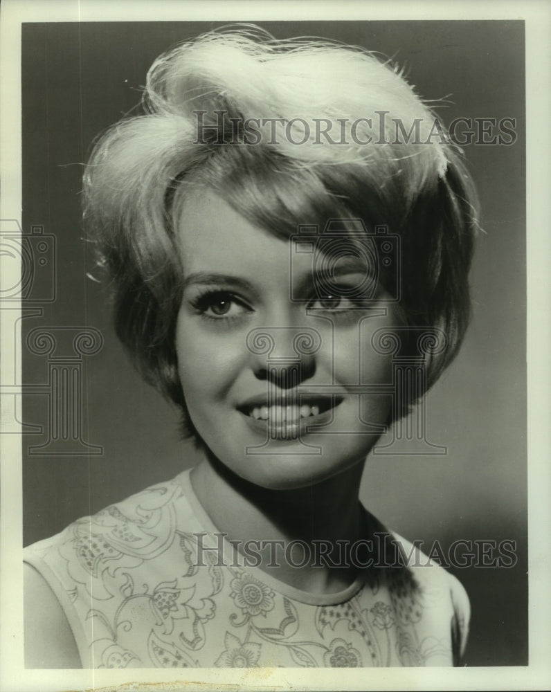 1965 Press Photo Kathy Dunn, actress. - nop22346