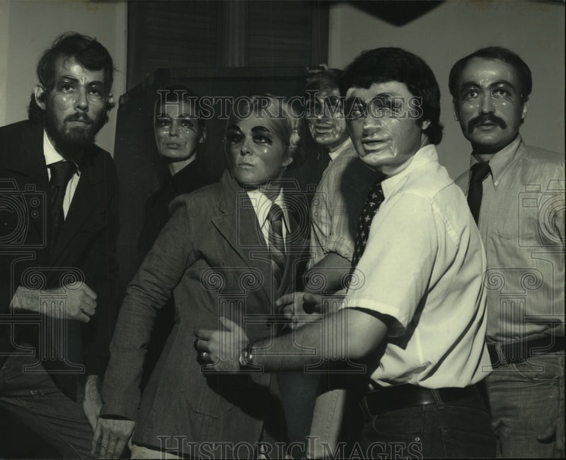 Load image into Gallery viewer, 1978 Press Photo Artists at the Diversity Gallery - nop22633
