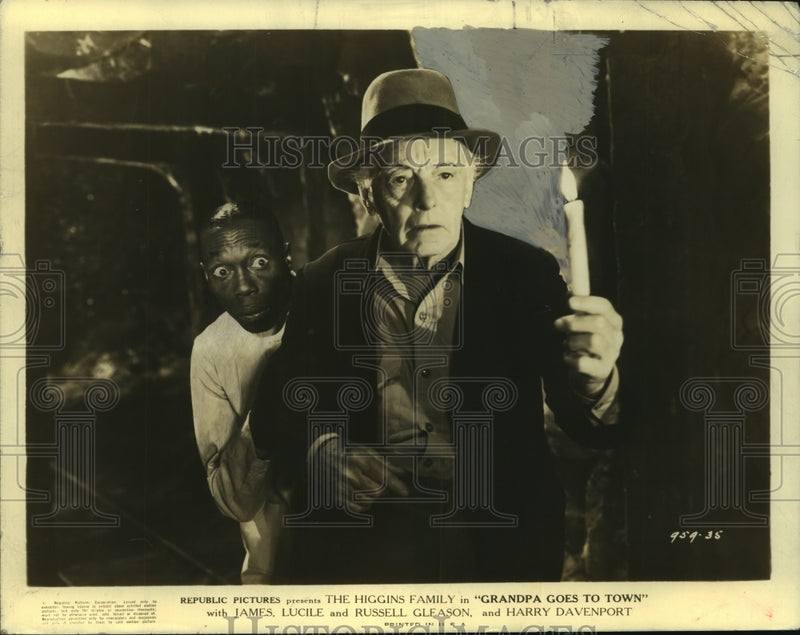 Load image into Gallery viewer, 1940 Press Photo Harry Davenport stars in Grandpa Goes to Town. - nop22748
