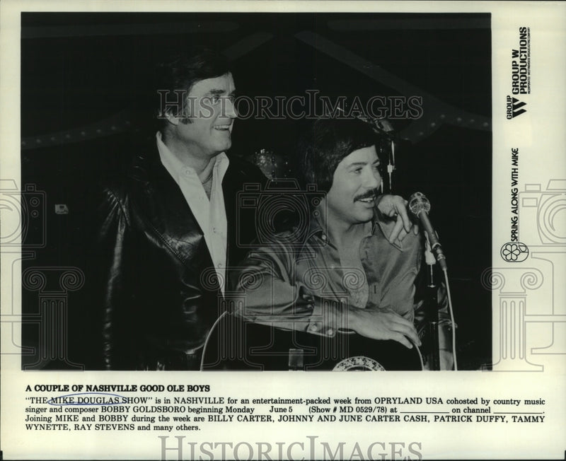Load image into Gallery viewer, 1978 Press Photo Mike Douglas with Bobby Goldsboro in The Mike Douglas Show
