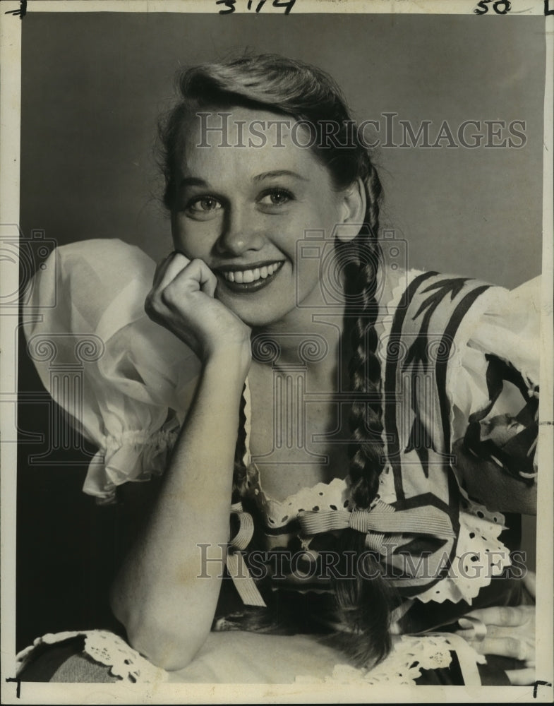 Load image into Gallery viewer, 1958 Press Photo Singer/Actress Barbara Cook - nop23923
