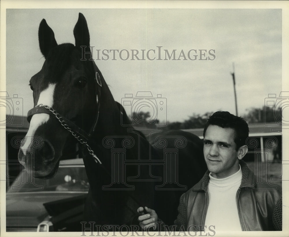 Press Photo Racehorse Battleneck and Its Jockey Robert Delgado - nop24003- Historic Images