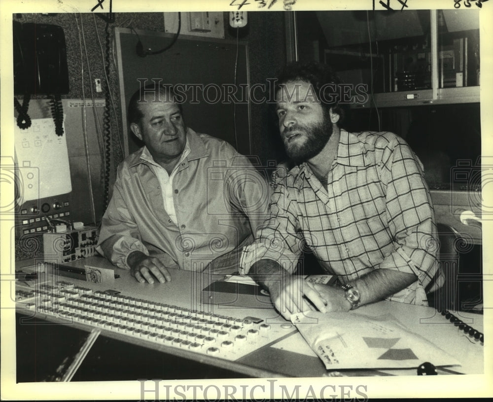 1980 Press Photo Harry Coyle, Mike Weisman Offscreen in World Series Booth- Historic Images