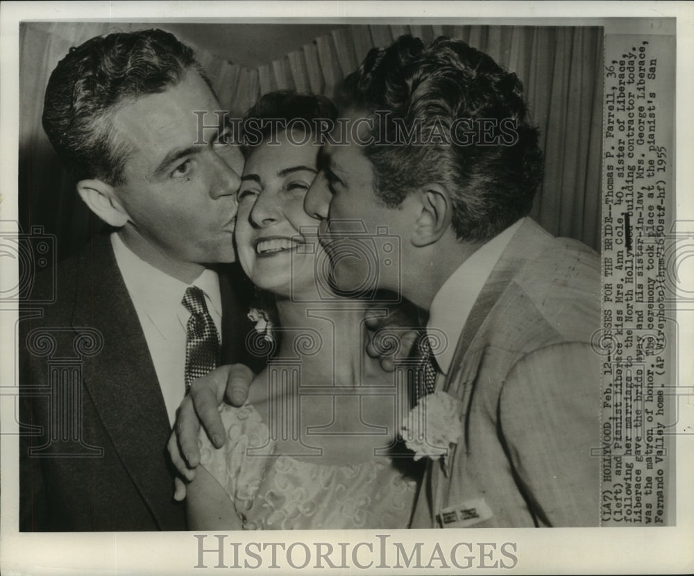 1955 Press Photo Pianist Liberace Kisses Sister Ann Cole With Thomas Farrell