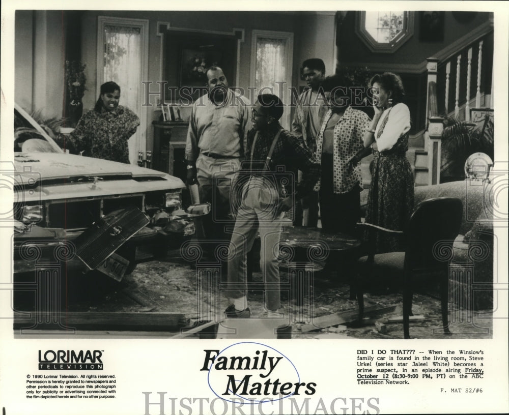 1990 Press Photo Jaleel White looks at car in living room, &quot;Family Matters&quot;- Historic Images