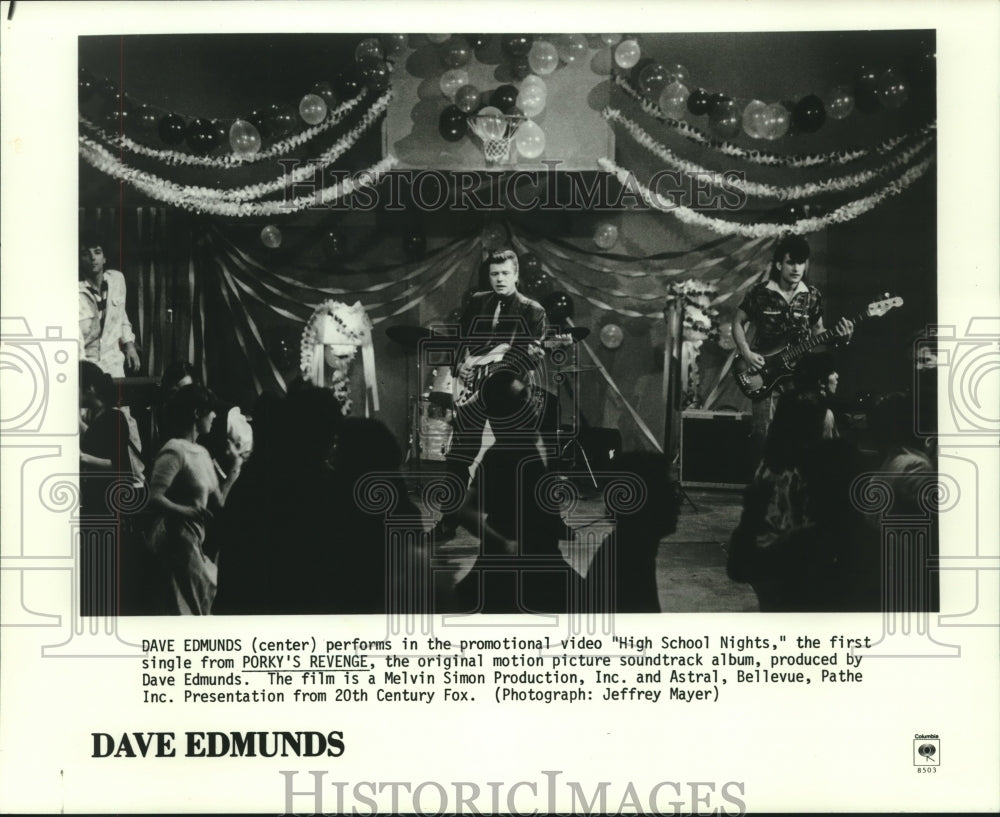 1985 Press Photo Dave Edmonds performs in &quot;High School Nights&quot; - nop25567- Historic Images