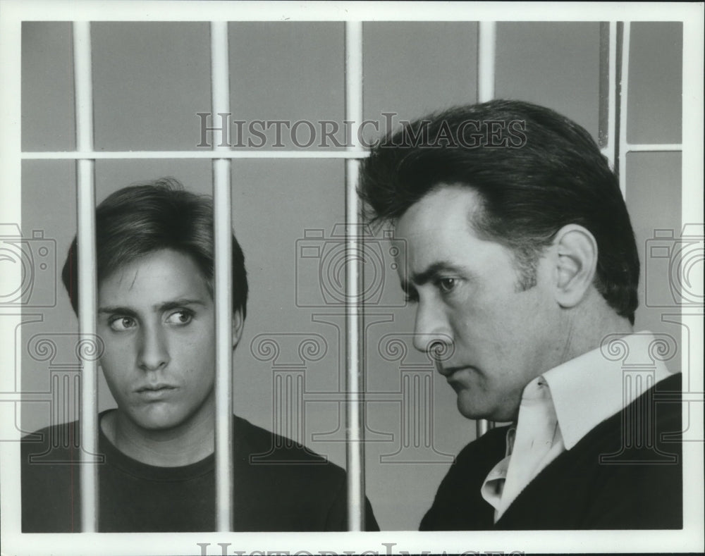 1984 Press Photo Emilio Esteves &amp; Martin Sheen, &quot;In the Custody of Strangers&quot;- Historic Images