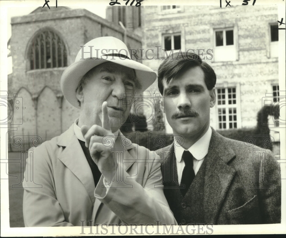 1982 Press Photo Frank Middlemass and John Duttine, &quot;To Serve Them All My Days&quot;- Historic Images