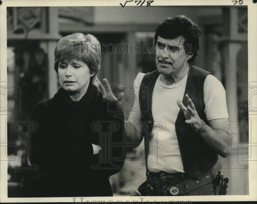 1980 Press Photo Bonnie Franklin and Pat Harrington, &quot;One Day at a Time&quot;- Historic Images