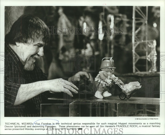1983 Press Photo Faz Fazakas moves puppet for 