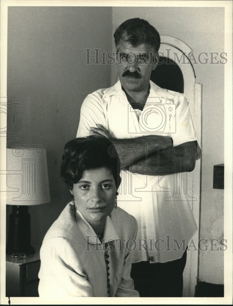 1988 Press Photo Dennis Farina &amp; Assumpta Serna, &quot;Crime Story&quot; - nop25922- Historic Images