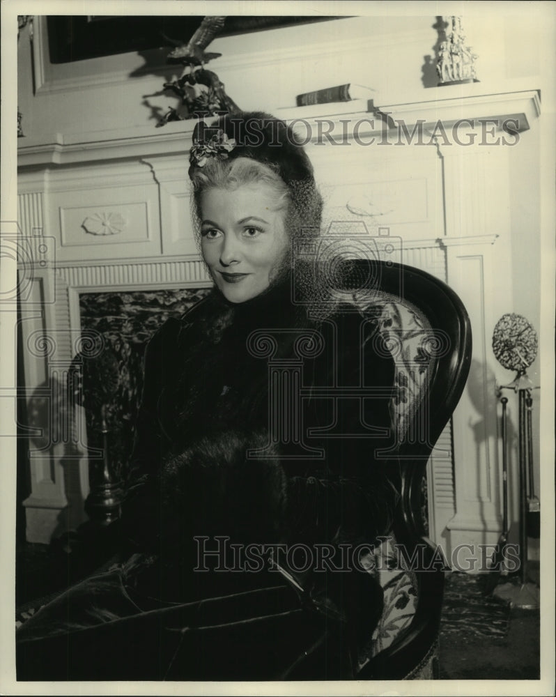 1956 Press Photo Actress Joan Fontaine - nop28000