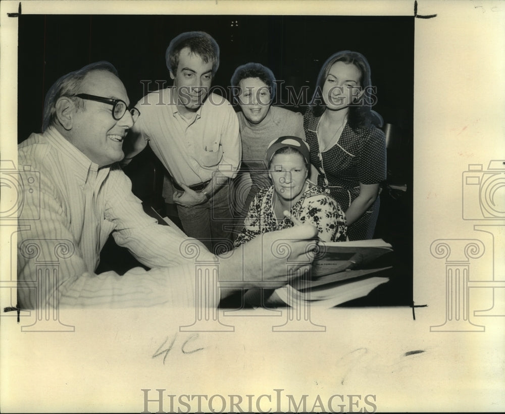 1974 Press Photo Le Petit Theatre Director, Stocker Fontelieu, with actors- Historic Images