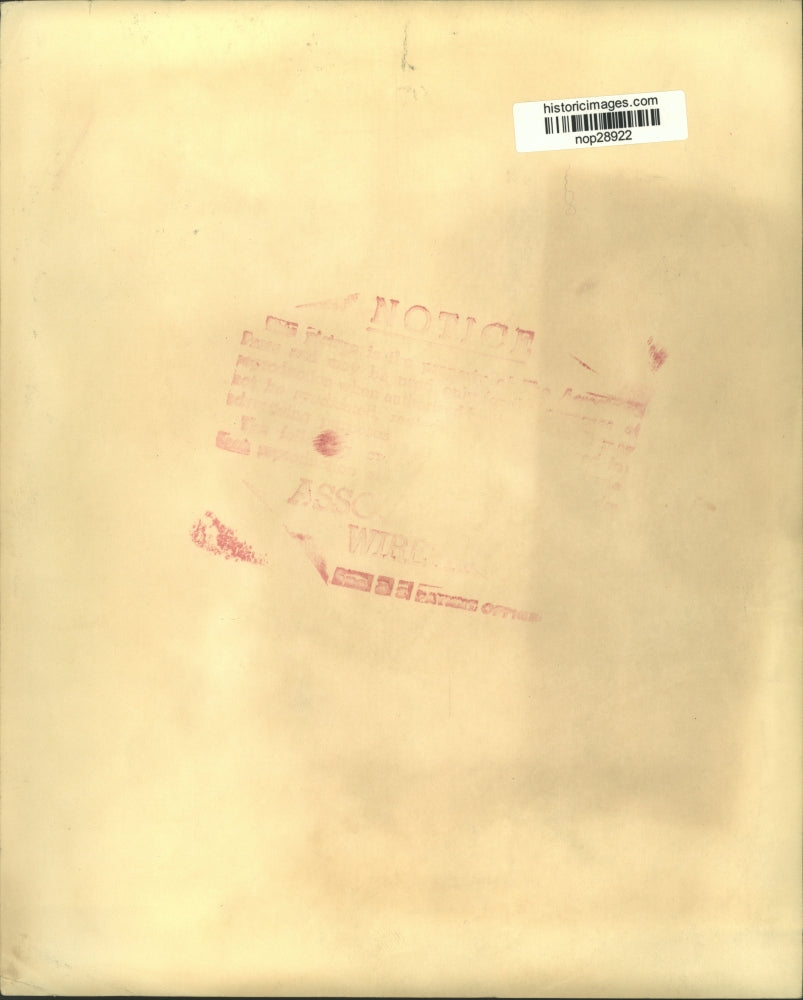 1959 Press Photo Zsa Zsa Gabor with Hal Hayes leave the 21 Club after luncheon