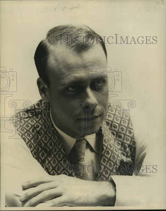 1955 Press Photo Cardon V. Burnham, director of choral activities at Tulane