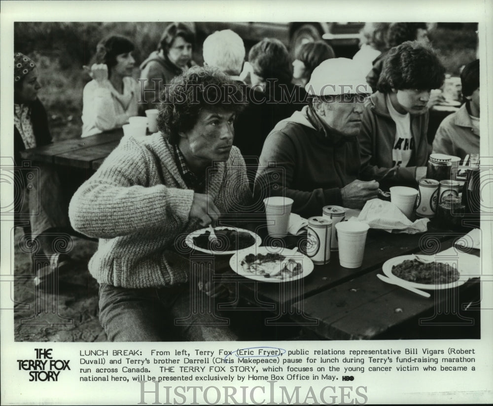 1983 Press Photo Actors Eric Fryer and Robert Duvall in The Terry Fox Story