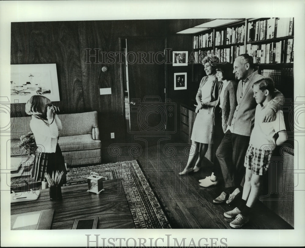 1968 Press Photo Above Arthur Hailey with his family, Napa Valley, California