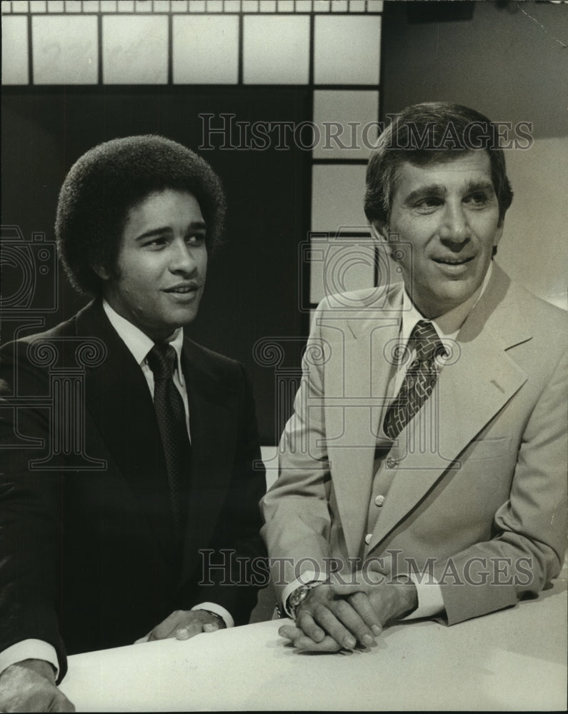 Load image into Gallery viewer, 1977 Press Photo Bryant Gumbel, "Grandstand" - nop30849
