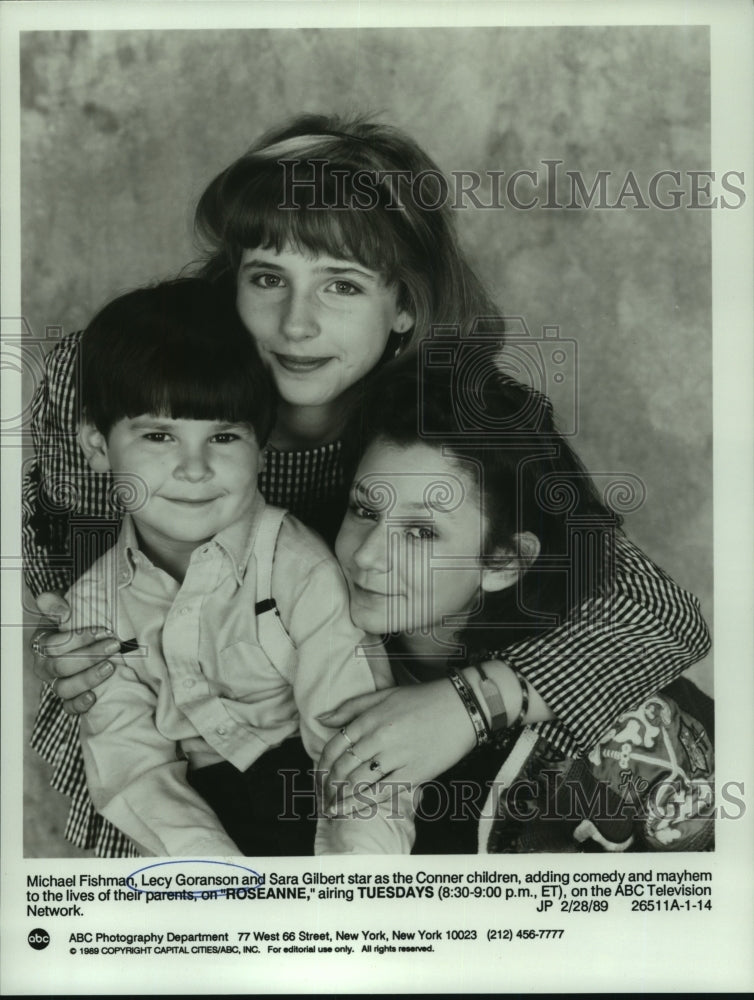 1989 Press Photo Actors Michael Fishman, Lecy Goranson, Sara Gilbert in Roseanne- Historic Images