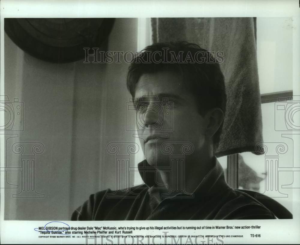 1988 Press Photo Mel Gibson in scene from movie &quot;Tequila Sunrise.&quot; - nop31810- Historic Images