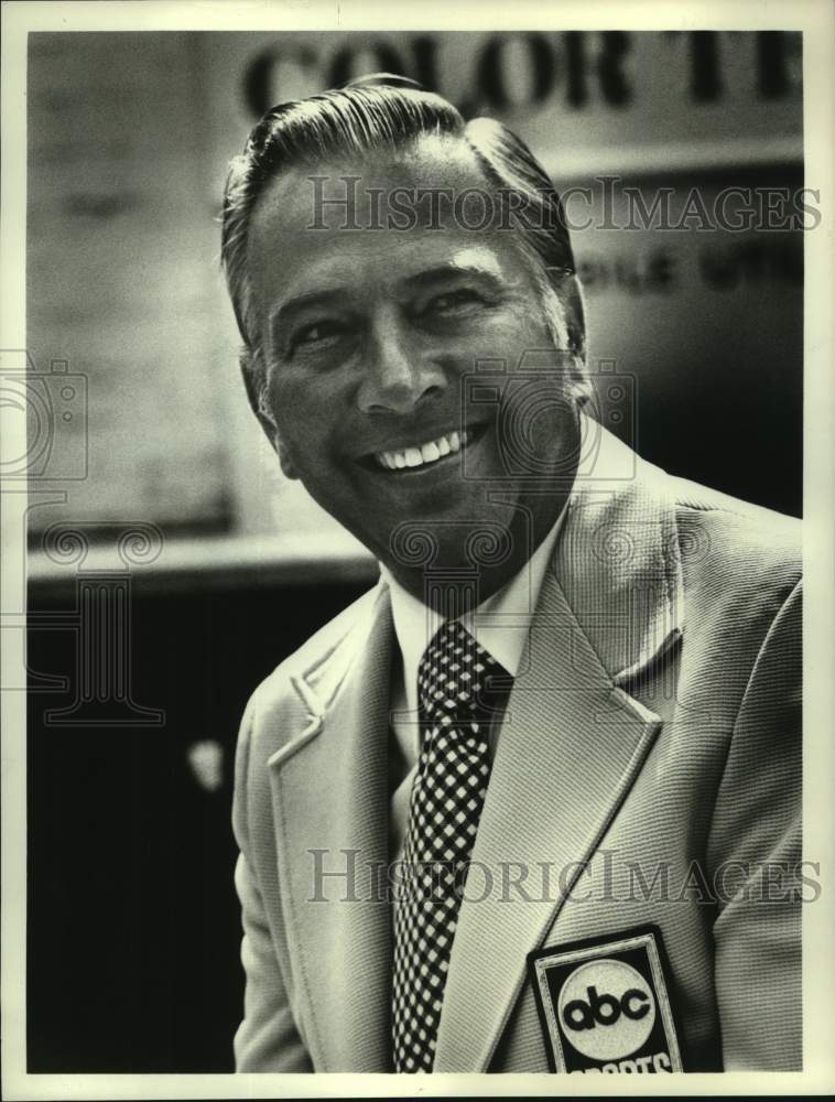 Load image into Gallery viewer, 1976 Press Photo Bill Flemming, Veteran ABC Sports commentator - nop32257
