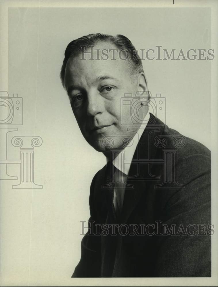 Load image into Gallery viewer, 1968 Press Photo Wilson Hall, NBL News Correspondent - nop32566
