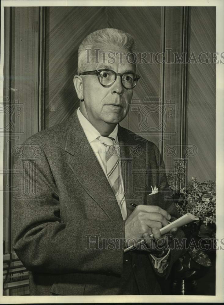 1956 Press Photo Don Goddard, ABC-TV commentator of "Medical Horizons"