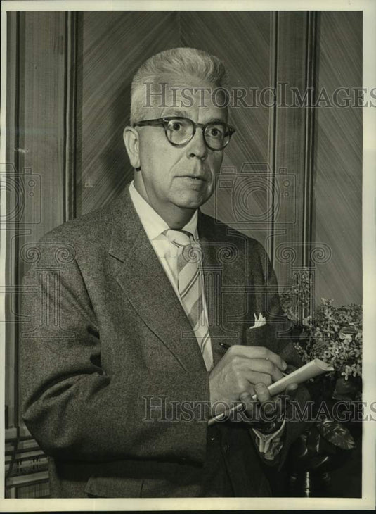 1956 Press Photo Don Goddard, ABC-TV commentator of "Medical Horizons"