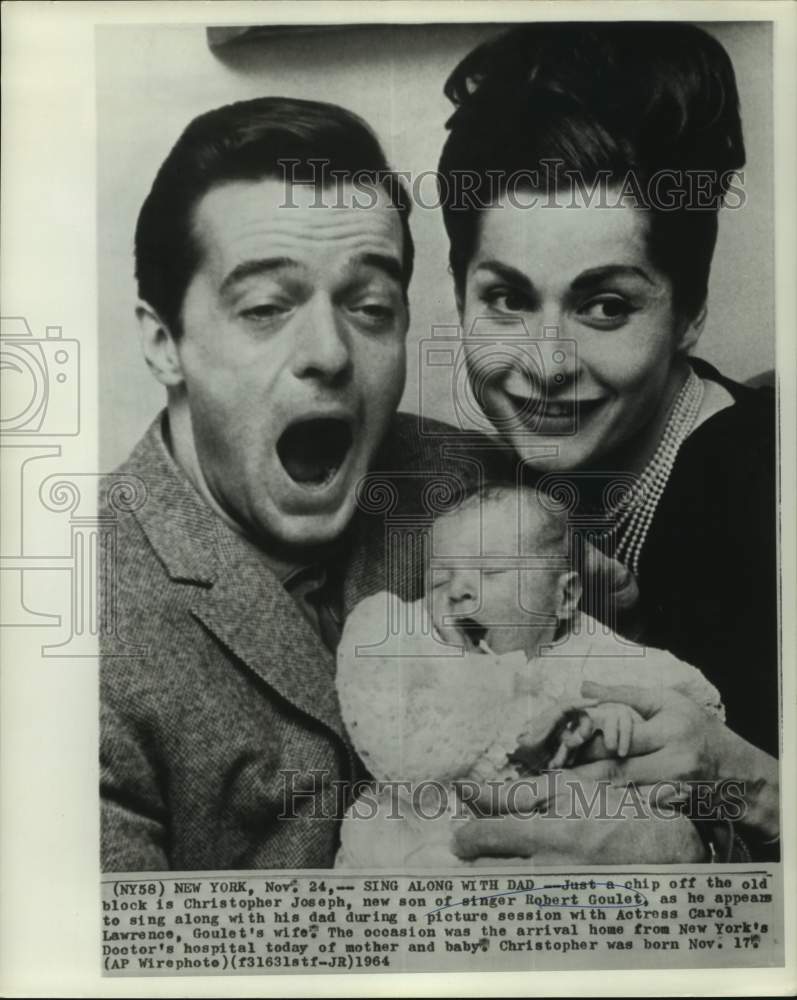 Load image into Gallery viewer, 1964 Press Photo Robert Goulet &amp; Carol Lawrence with new son in New York
