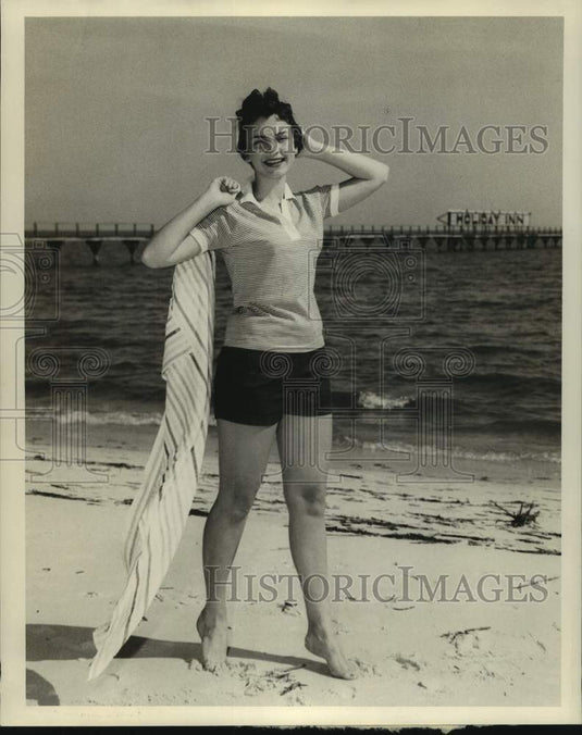 1956 Press Photo Ms. Ann Hair, on the beach - nop33014