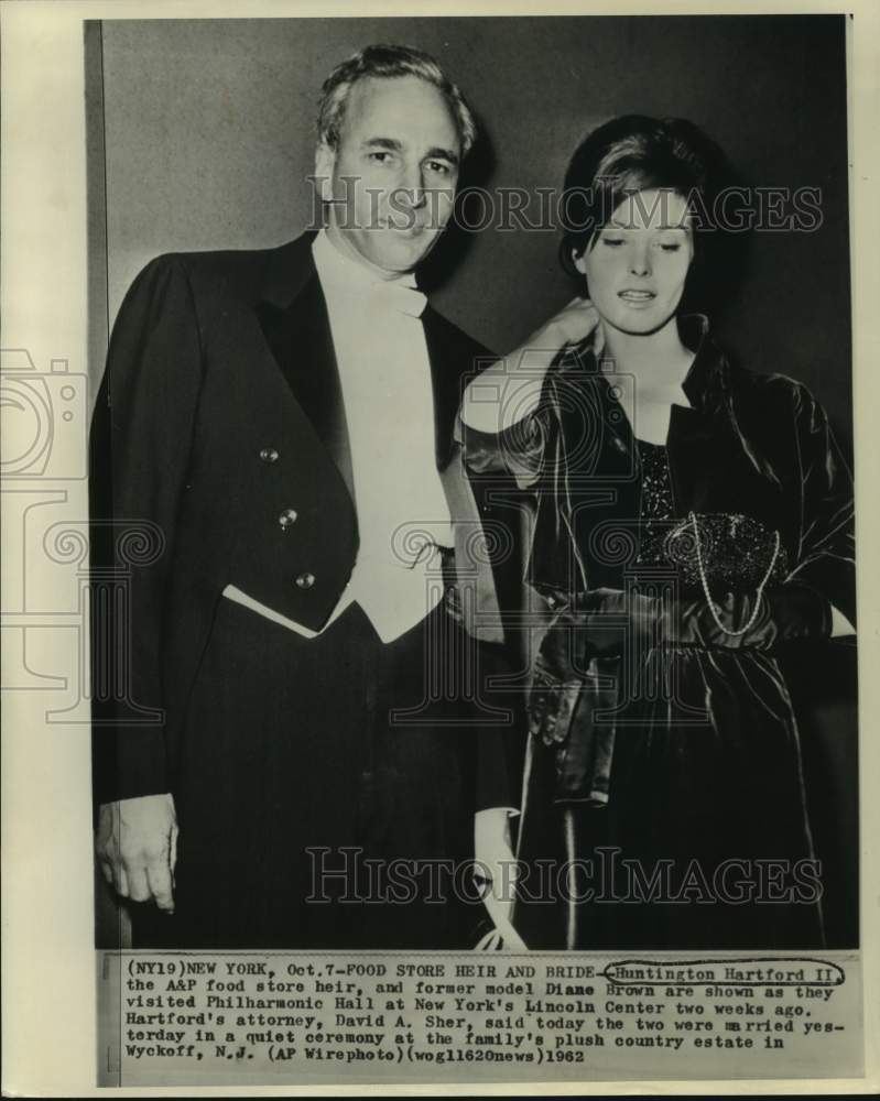 1962 Press Photo Huntington Hartford II with former model Diane Brown in New Yor